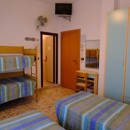 Hotel Chiara Rimini Exterior photo
