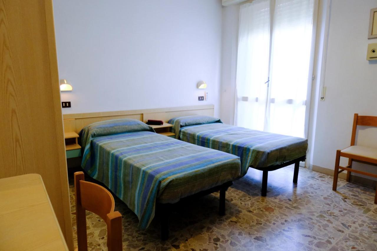 Hotel Chiara Rimini Exterior photo