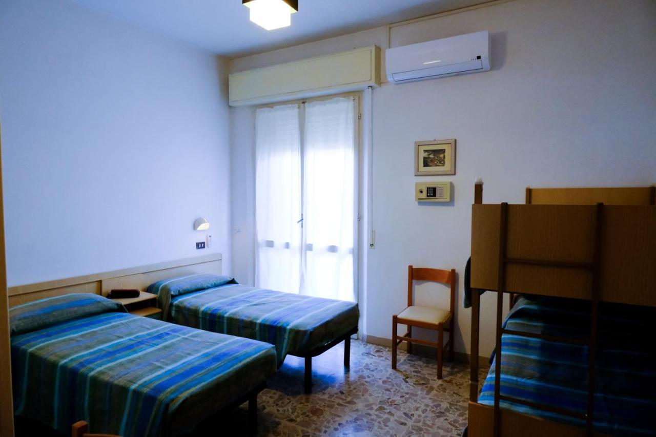 Hotel Chiara Rimini Exterior photo
